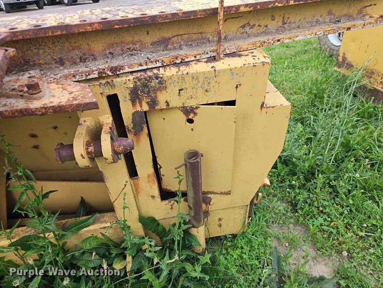image for item EO7481 Rivinius Domor R600B material spreader