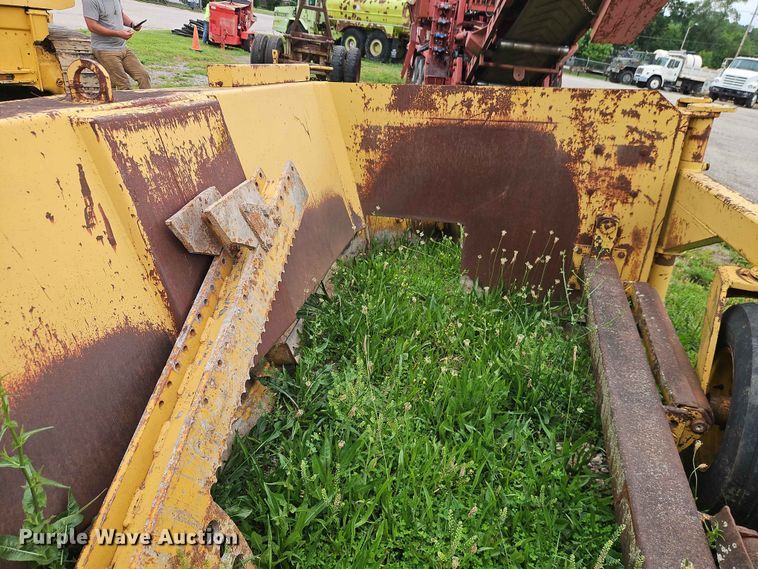 image for item EO7481 Rivinius Domor R600B material spreader