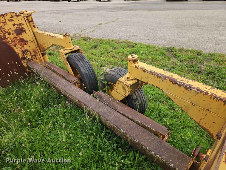 image for item EO7481 Rivinius Domor R600B material spreader