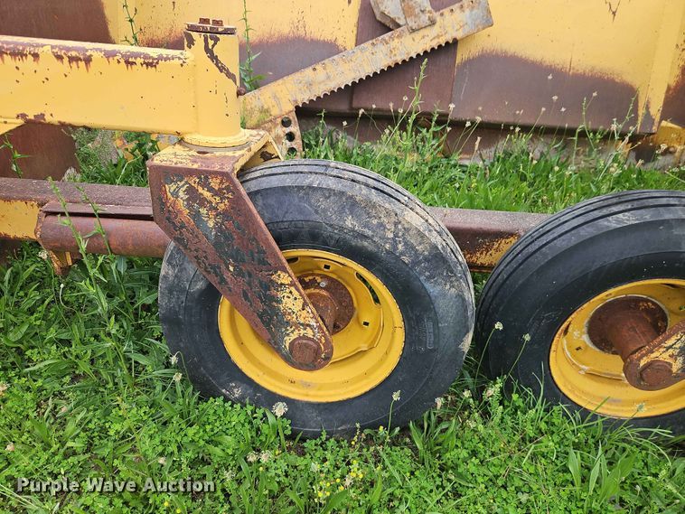 image for item EO7481 Rivinius Domor R600B material spreader