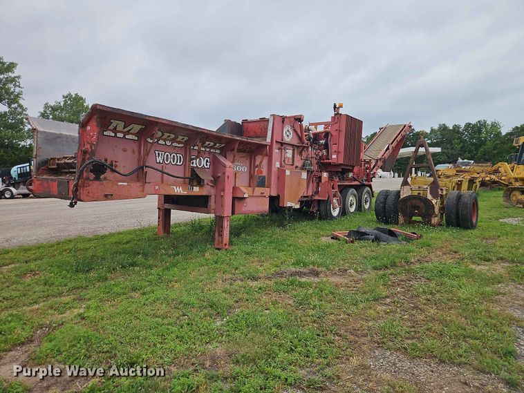 image for item EO7482 Morbark 4600 horizontal grinder