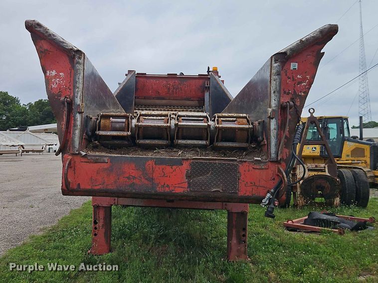 image for item EO7482 Morbark 4600 horizontal grinder