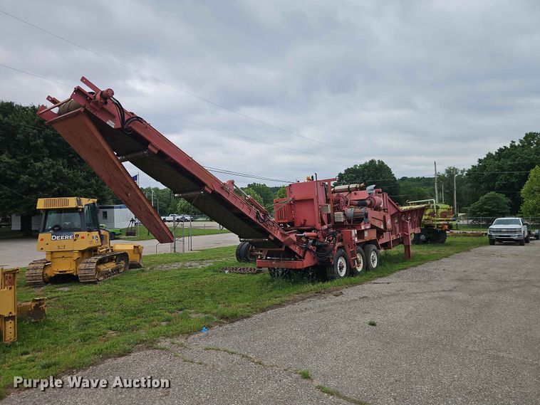 image for item EO7482 Morbark 4600 horizontal grinder