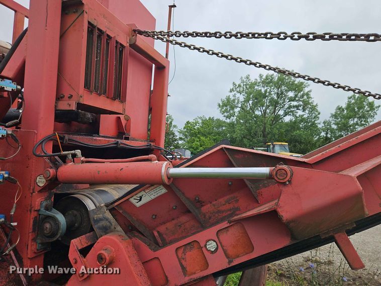 image for item EO7482 Morbark 4600 horizontal grinder