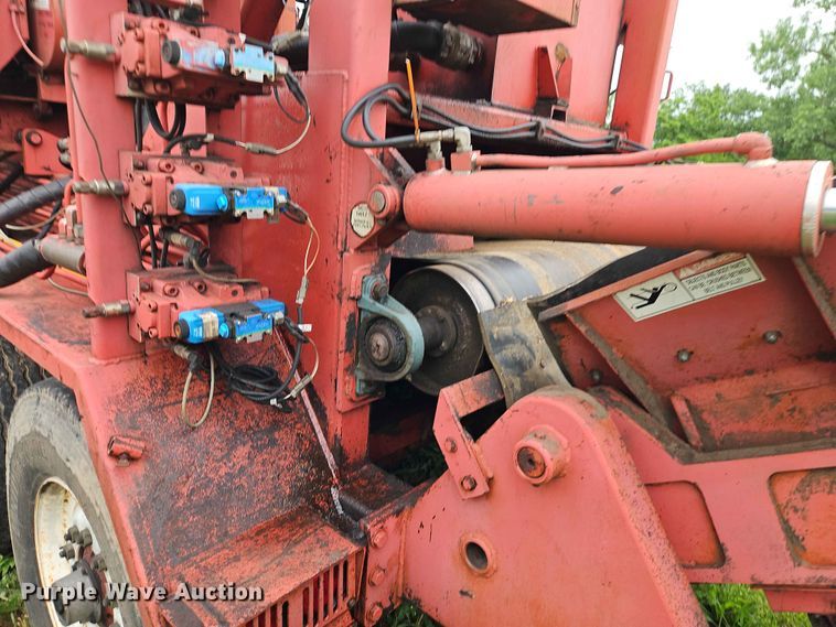 image for item EO7482 Morbark 4600 horizontal grinder