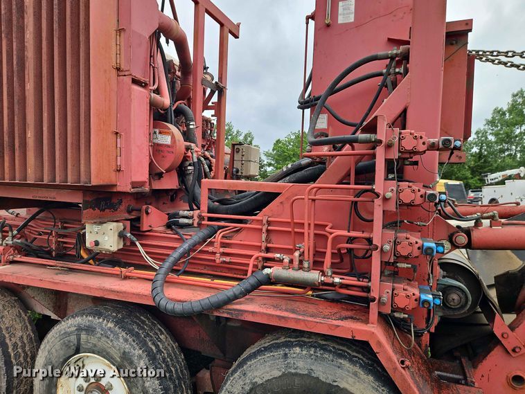 image for item EO7482 Morbark 4600 horizontal grinder