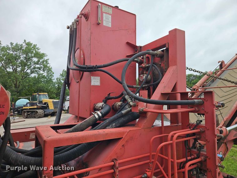 image for item EO7482 Morbark 4600 horizontal grinder