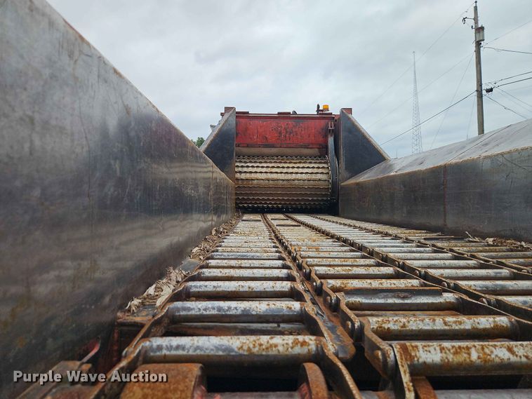 image for item EO7482 Morbark 4600 horizontal grinder