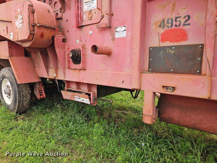 image for item EO7482 Morbark 4600 horizontal grinder