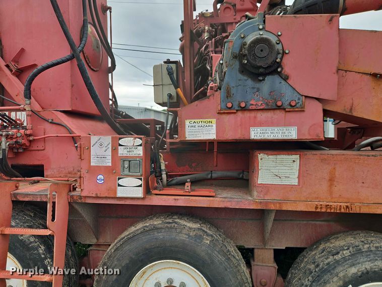 image for item EO7482 Morbark 4600 horizontal grinder