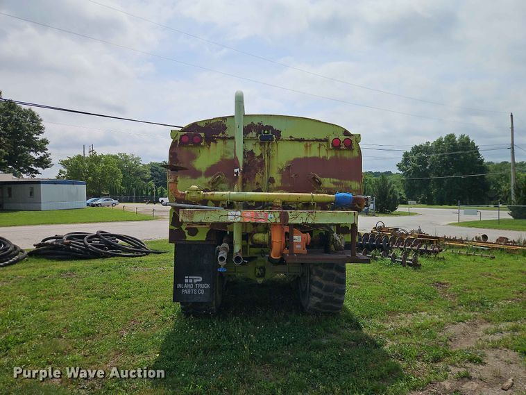 image for item EO7483 1996 Terex 2766C water wagon