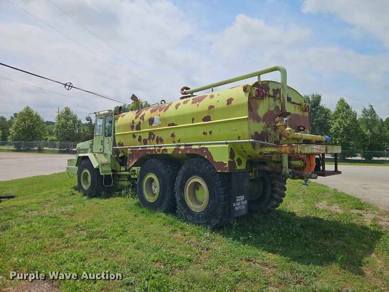 image for item EO7483 1996 Terex 2766C water wagon