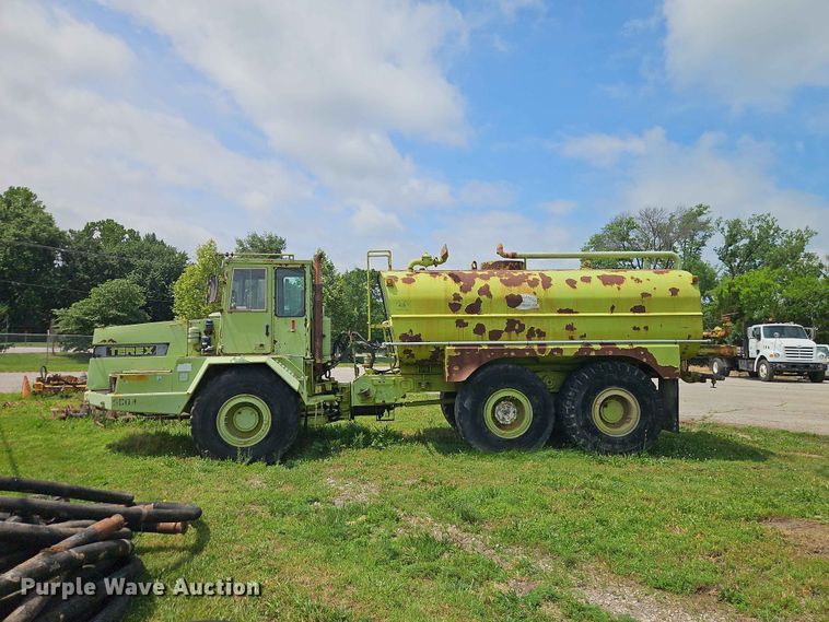 image for item EO7483 1996 Terex 2766C water wagon