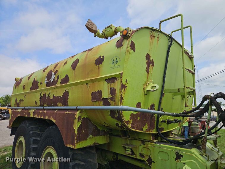 image for item EO7483 1996 Terex 2766C water wagon