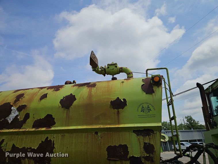 image for item EO7483 1996 Terex 2766C water wagon