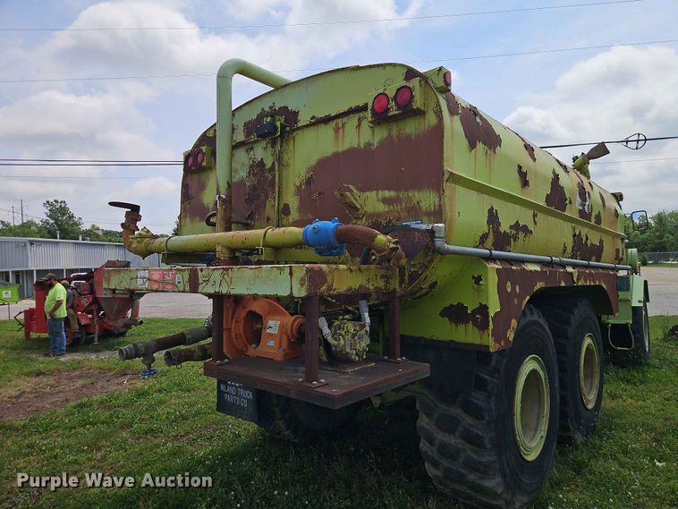 image for item EO7483 1996 Terex 2766C water wagon