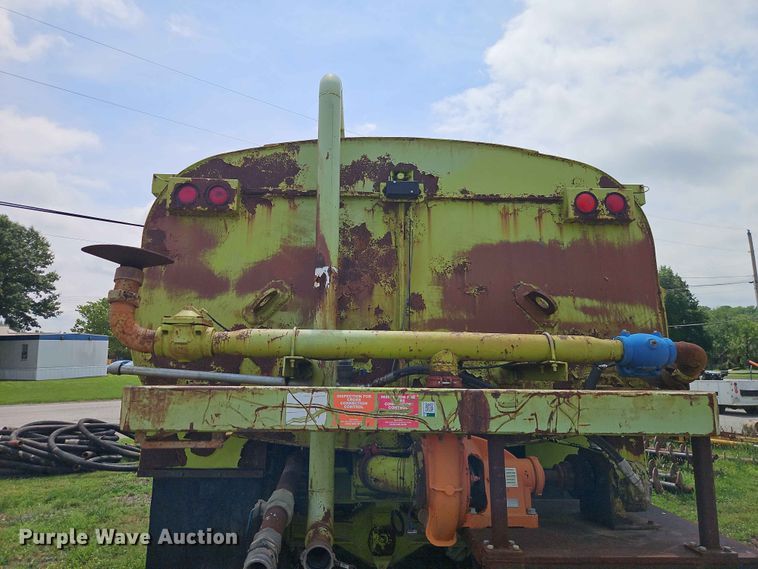 image for item EO7483 1996 Terex 2766C water wagon