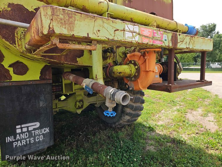 image for item EO7483 1996 Terex 2766C water wagon