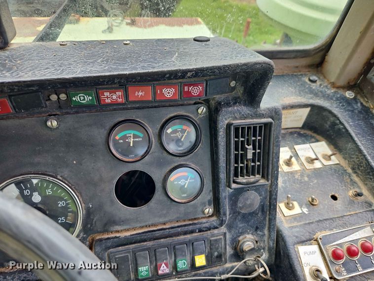 image for item EO7483 1996 Terex 2766C water wagon