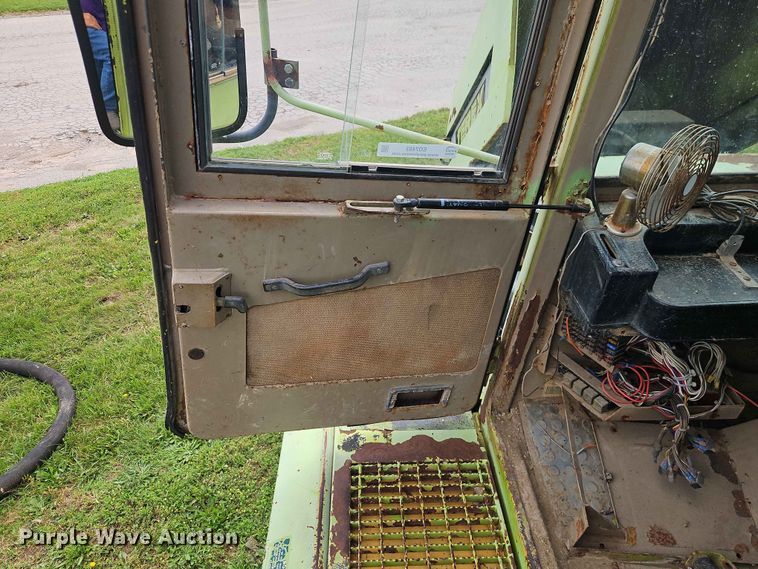 image for item EO7483 1996 Terex 2766C water wagon