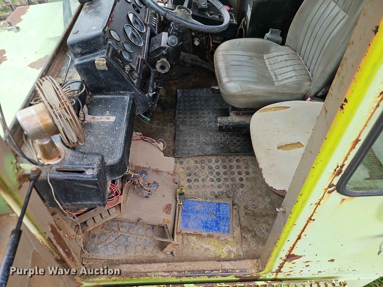 image for item EO7483 1996 Terex 2766C water wagon