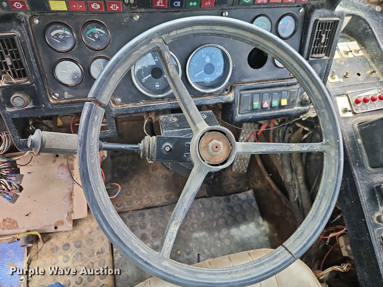image for item EO7483 1996 Terex 2766C water wagon