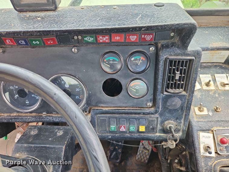 image for item EO7483 1996 Terex 2766C water wagon