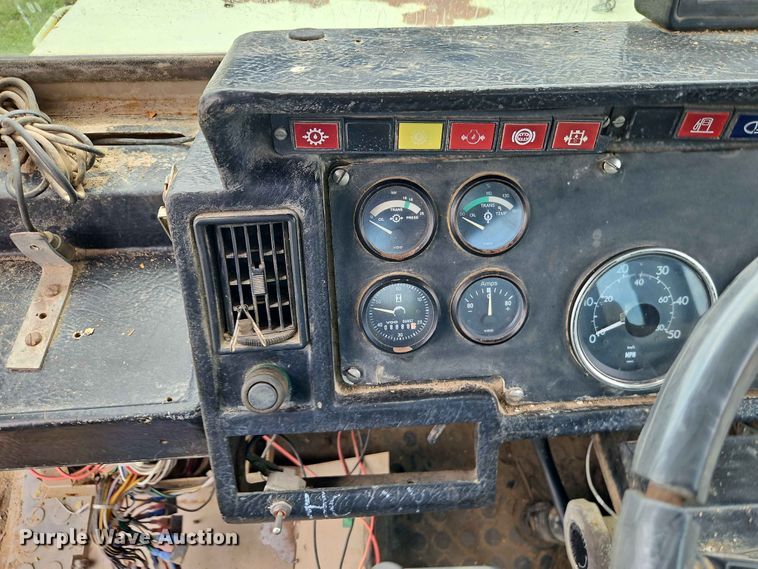 image for item EO7483 1996 Terex 2766C water wagon