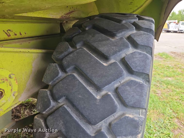 image for item EO7483 1996 Terex 2766C water wagon