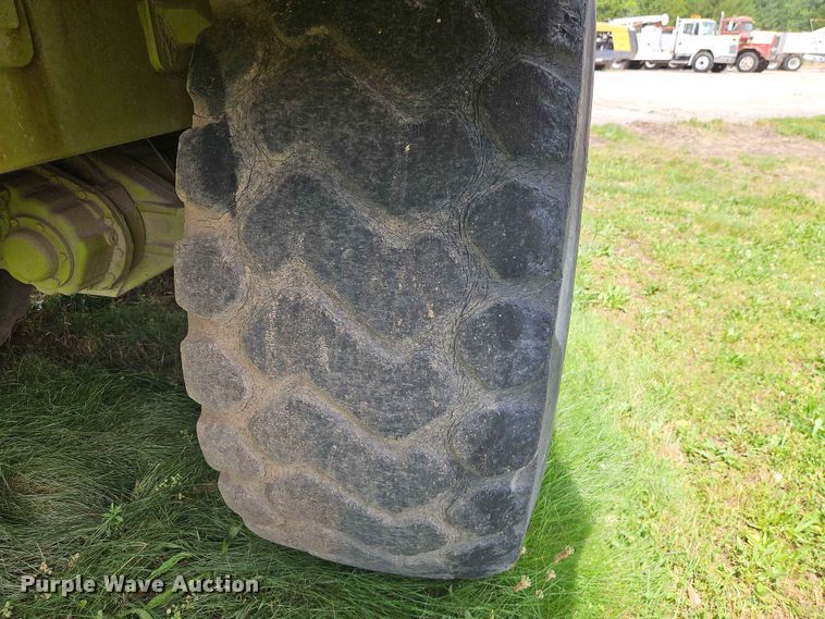 image for item EO7483 1996 Terex 2766C water wagon