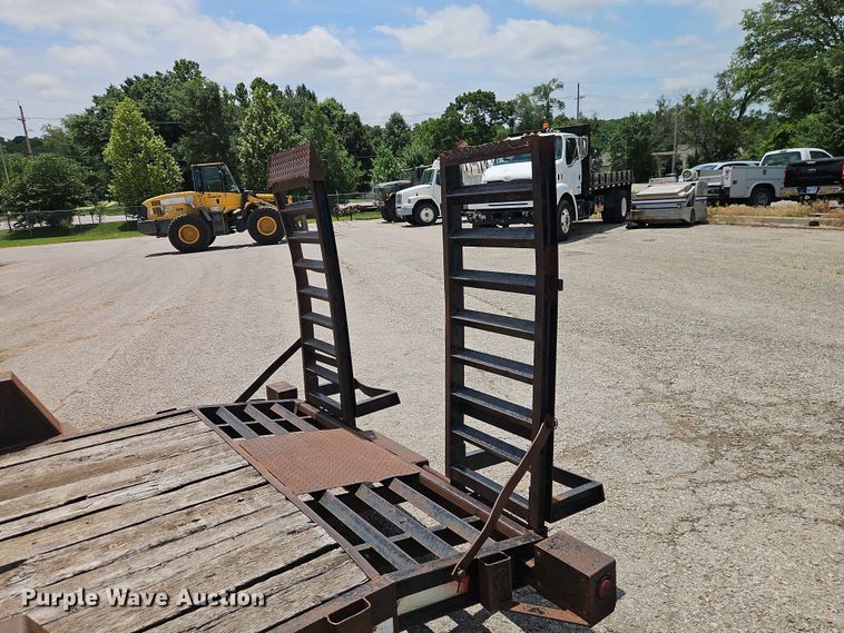 image for item EO7486 2004 Hillsboro Industries Tuffloader equipment trailer