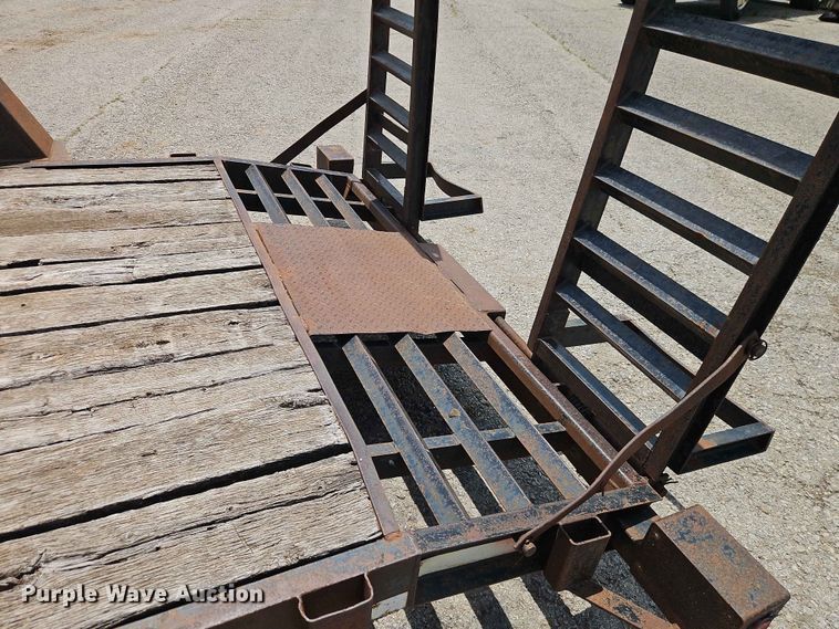 image for item EO7486 2004 Hillsboro Industries Tuffloader equipment trailer