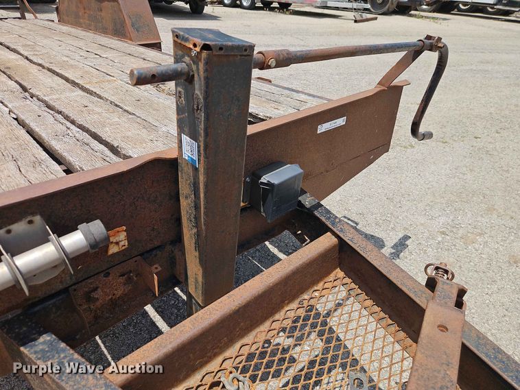 image for item EO7486 2004 Hillsboro Industries Tuffloader equipment trailer