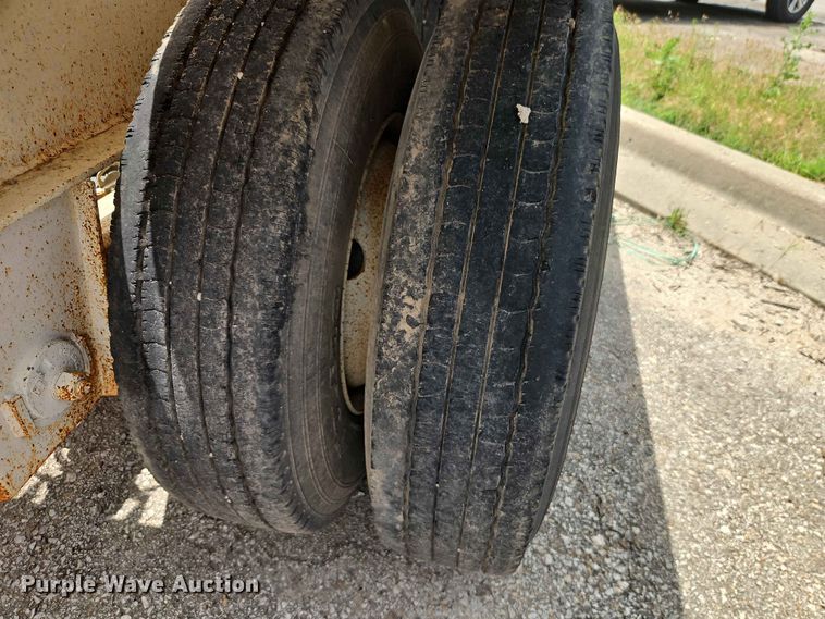 image for item EO7500 2014 DeLucio bottom dump trailer