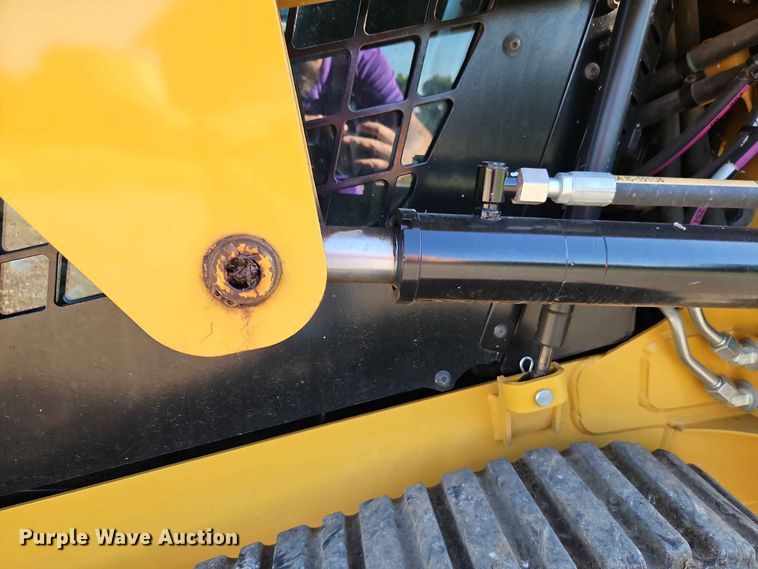 image for item EO8514 2019 Caterpillar 239D tracked skid steer loader