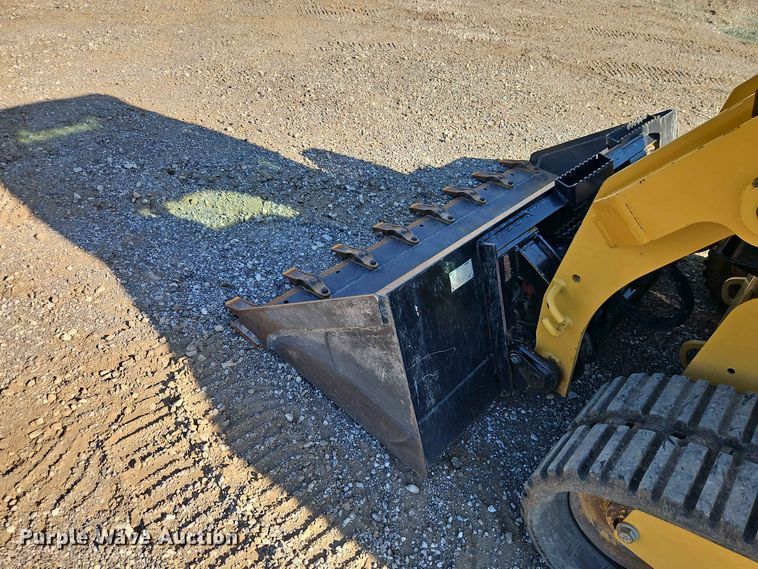 image for item EO8514 2019 Caterpillar 239D tracked skid steer loader