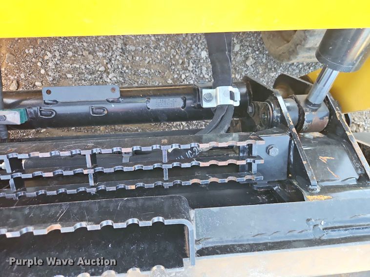 image for item EO8514 2019 Caterpillar 239D tracked skid steer loader