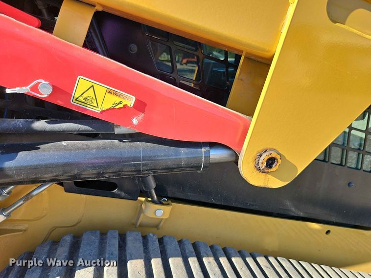 image for item EO8514 2019 Caterpillar 239D tracked skid steer loader