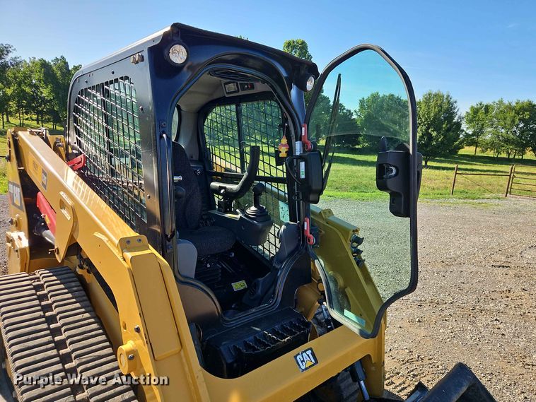 image for item EO8514 2019 Caterpillar 239D tracked skid steer loader