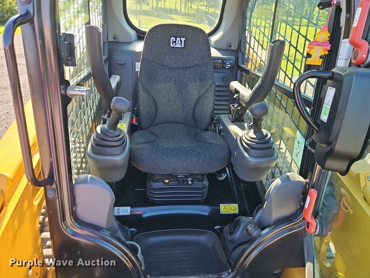 image for item EO8514 2019 Caterpillar 239D tracked skid steer loader
