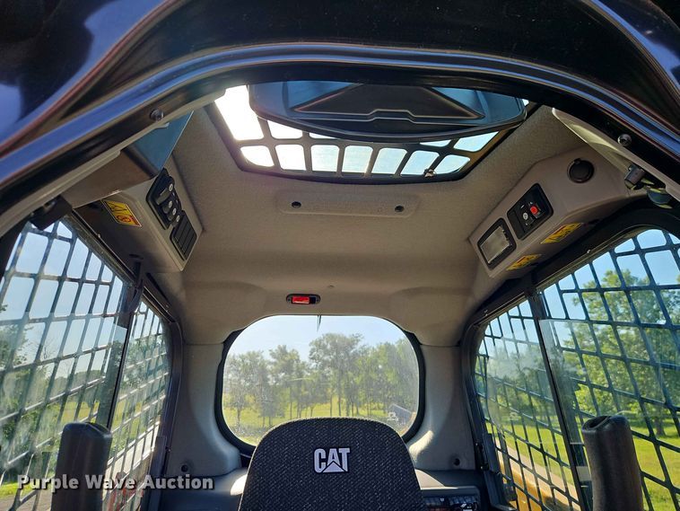 image for item EO8514 2019 Caterpillar 239D tracked skid steer loader