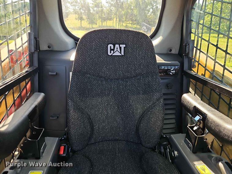 image for item EO8514 2019 Caterpillar 239D tracked skid steer loader