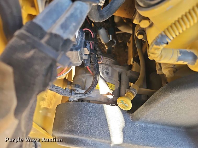 image for item EO8514 2019 Caterpillar 239D tracked skid steer loader
