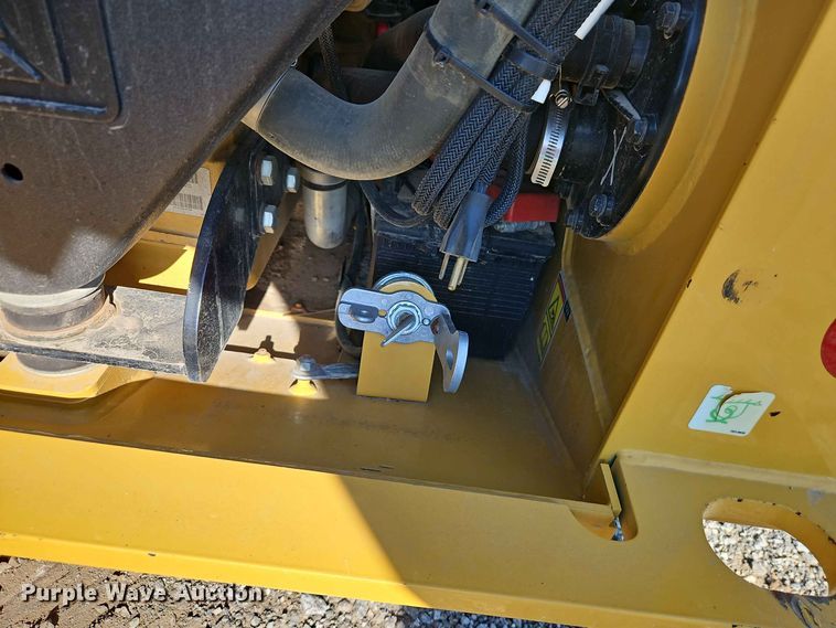 image for item EO8514 2019 Caterpillar 239D tracked skid steer loader