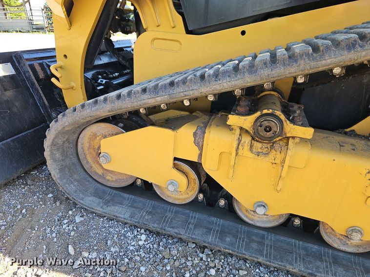 image for item EO8514 2019 Caterpillar 239D tracked skid steer loader