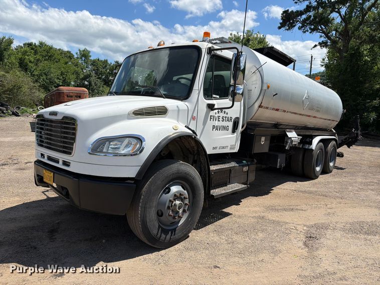 image for item EQ8032 2006 Freightliner Business Class M2 oil distributor truck
