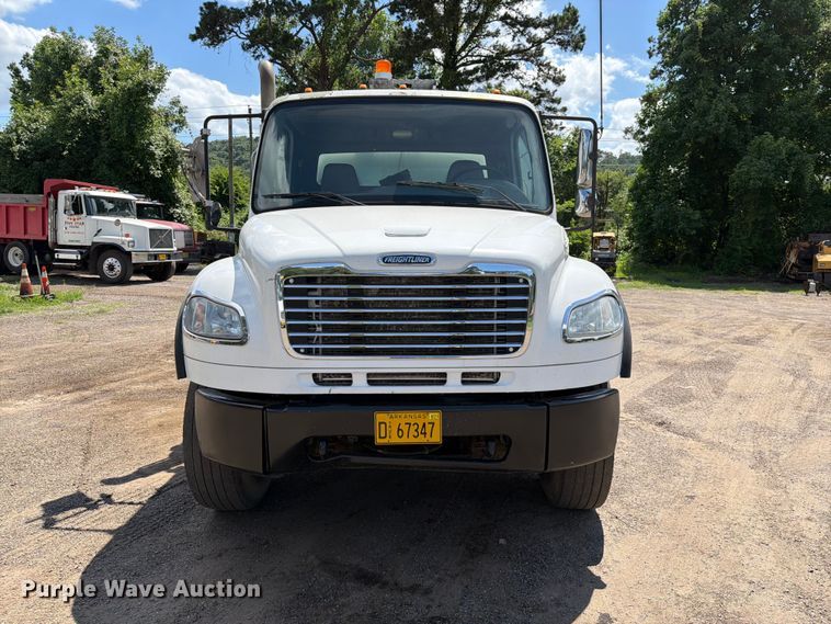 image for item EQ8032 2006 Freightliner Business Class M2 oil distributor truck