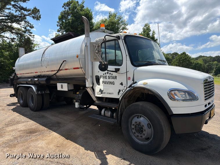 image for item EQ8032 2006 Freightliner Business Class M2 oil distributor truck