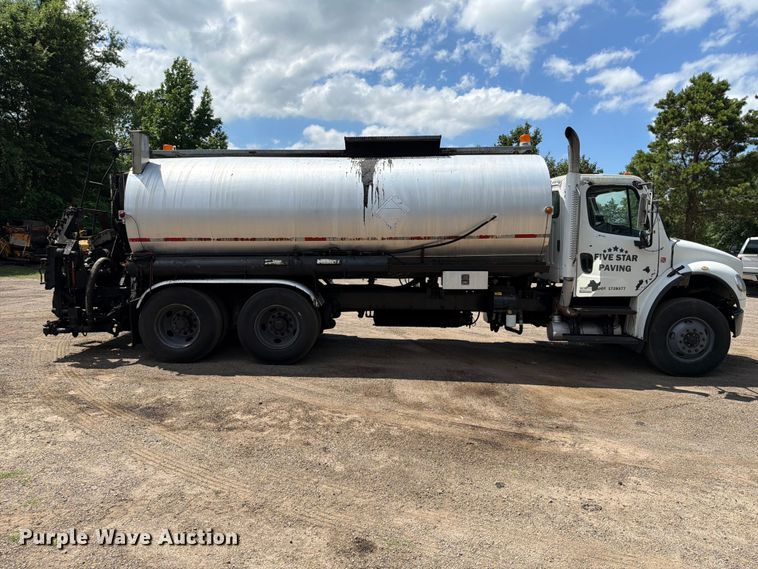 image for item EQ8032 2006 Freightliner Business Class M2 oil distributor truck