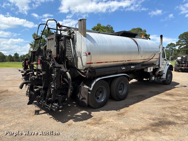 image for item EQ8032 2006 Freightliner Business Class M2 oil distributor truck